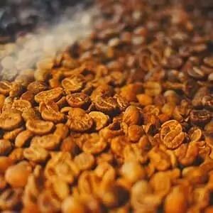 Halb gerösteter Kaffee
