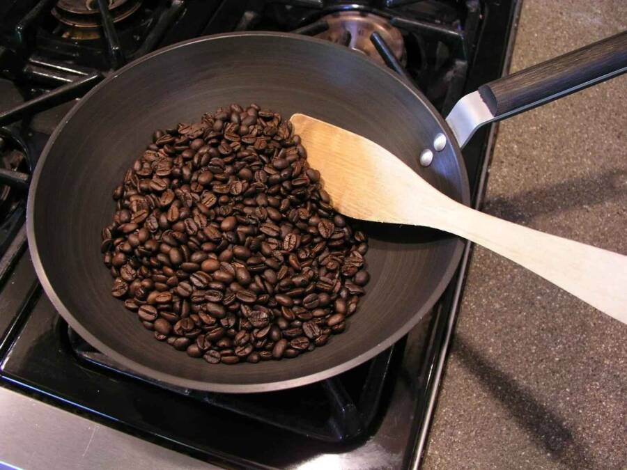 Wie kann ich zu Hause selbst Kaffee rösten