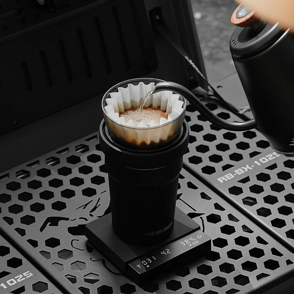 De MHW-3BOMBER koffieweegschaal 3.0 mini pro versie in werking